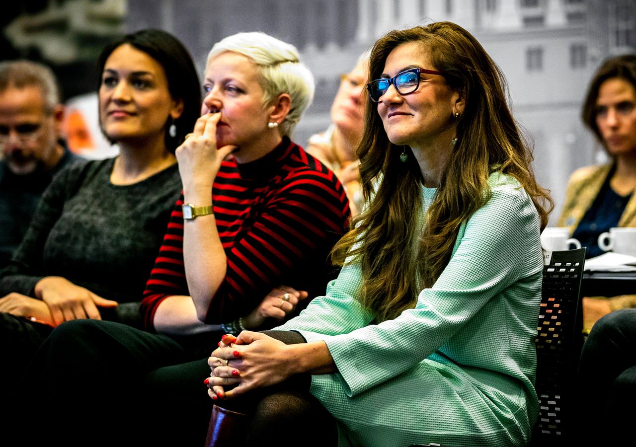 Kirsten van den Hul (PvdA, midden) in 2018 bij de lancering van een initiatief voor meer aandacht voor vrouwenrechten.