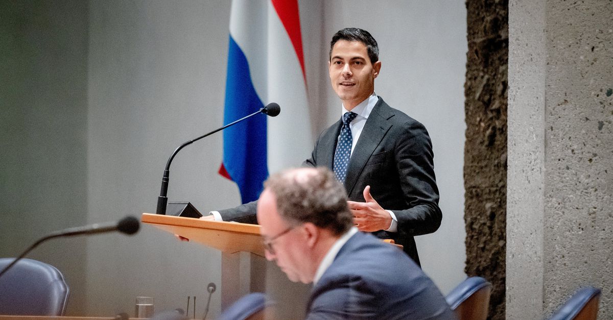 Tussen D66 en CDA zit het met de chemie wel goed, terwijl de VVD aan de  zijlijn staat - NRC