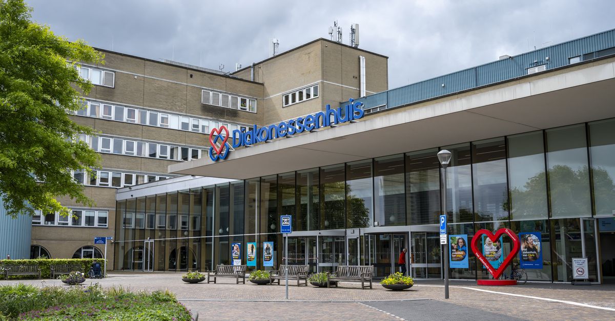 Politie zoekt naar man met vuurwapen die ontsnapte bij ziekenhuisbezoek in Utrecht