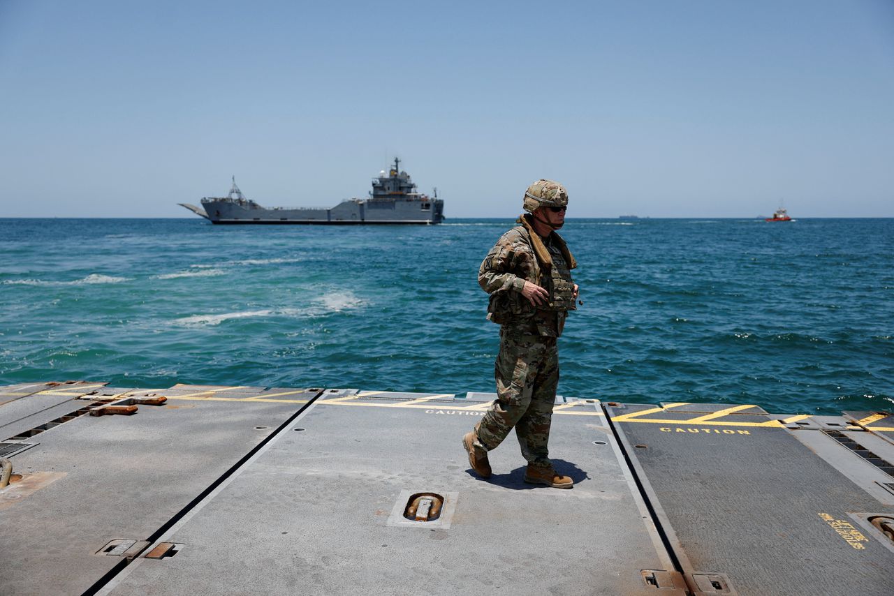 Amerikanen halen hun dure maar meestal onbruikbare pier voor de kust van Gaza weg 