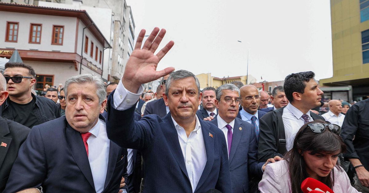 Nieuwe oppositiepartij moet Turkse president uitdagen, maar de versnippering van de oppositie kan Erdogan ook helpen
