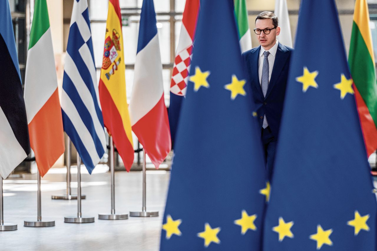 Polen ontvangt 35 miljard aan coronasteun nu het ‘voldoet aan de EU-eisen’. Critici spreken van een ‘nep-nalevingsoperatie’ 