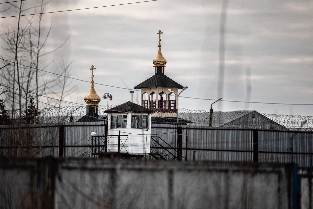 De gevangenis in Pokrov waar Aleksej Navalny een straf van 2,7 jaar moet uitzitten. Elke Russische gevangenis heeft een eigen kerk.