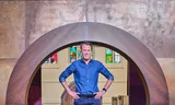 Tijs van den Brink werkt bijna 30 jaar bij de EO. „Ik wil niet dat een politicus bij mij  denkt een thuiswedstrijd te kunnen spelen.”