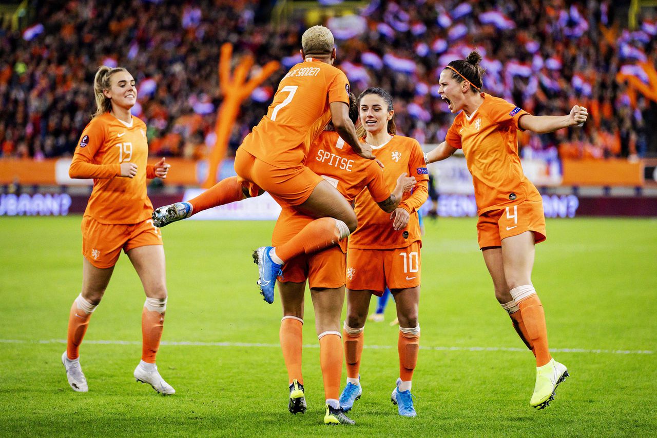 Nederlands vrouwenelftal wint van Slovenië in ...