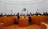 Ke-15 hakim Mahkamah Agung Israel bertemu di Yerusalem dalam sesi gabungan pada hari Selasa untuk pertama kalinya dalam sejarah negara tersebut untuk memutuskan reformasi hukum kontroversial yang diperkenalkan oleh Perdana Menteri Benjamin Netanyahu. 