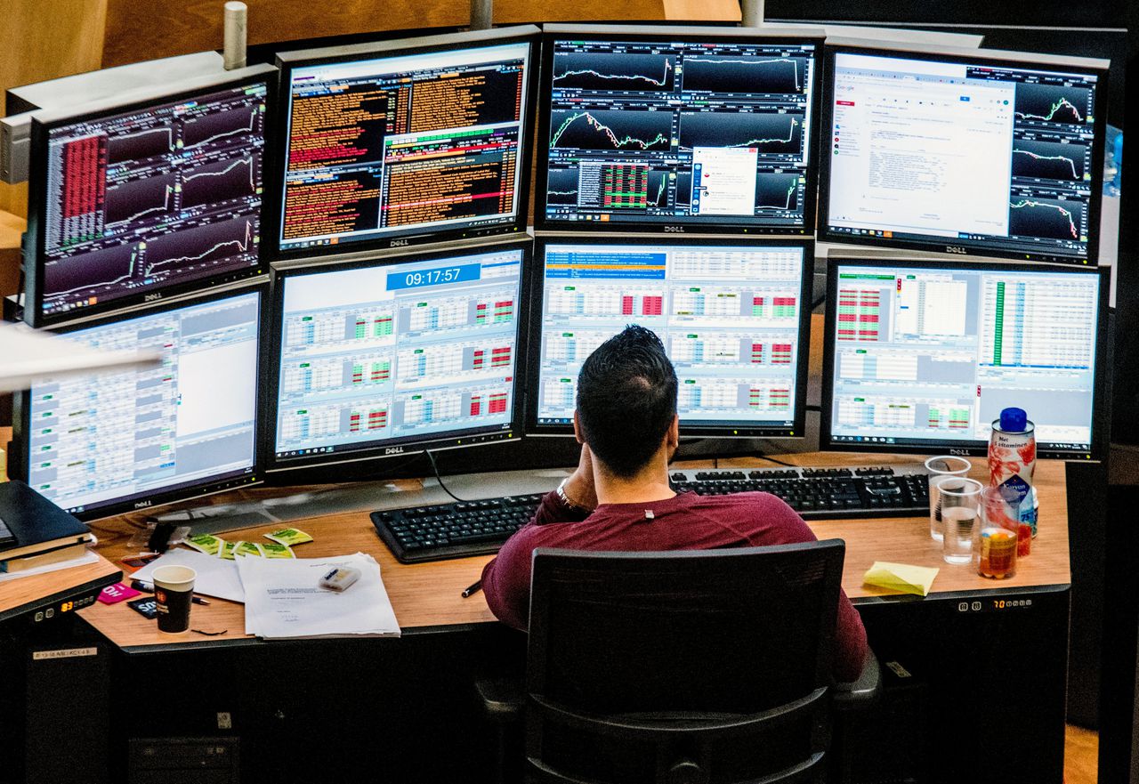 De beursvloer in Amsterdam. Een bijkomstigheid van de afschaffing van de dividendbelasting is dat de fiscale afspraken voor beursgenoteerde vastgoedfondsen sneuvelen, waardoor zij straks flink meer belasting betalen.