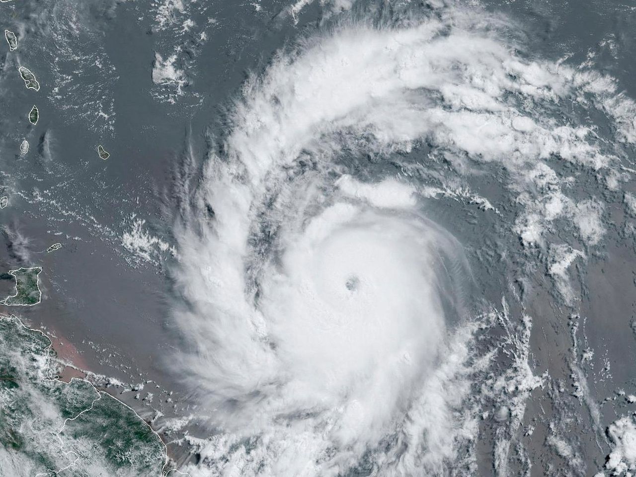 ‘Extreem gevaarlijke’ orkaan Beryl ontwikkelt zich in Caribisch gebied, scheert voorbij Nederlandse eilanden 