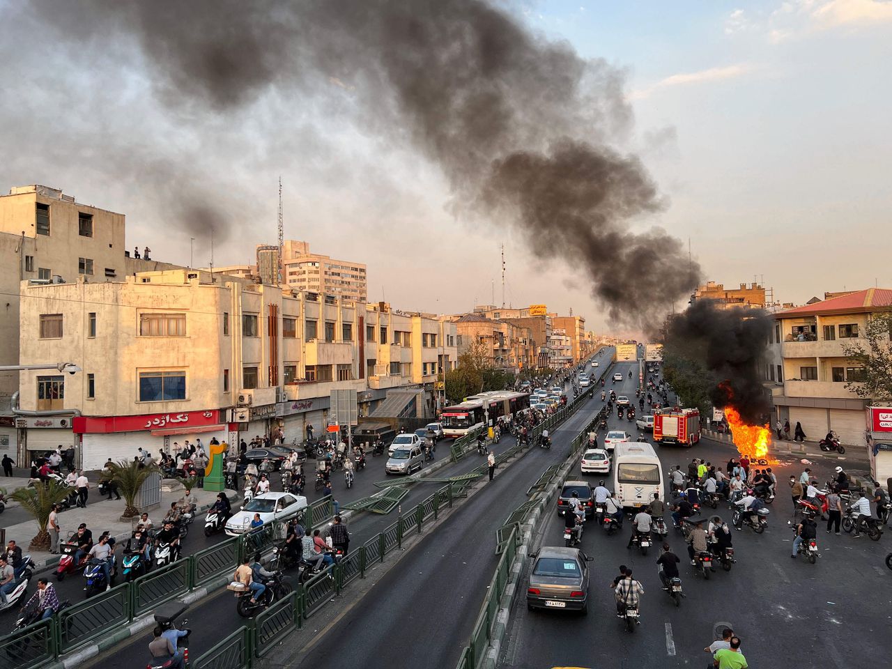 Protesten in Iran duren nu al een maand, maar zonder organisatie en leiderschap dreigen ze vast te lopen 