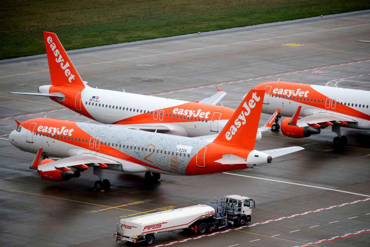 Vliegtuigen van easyJet op de luchthaven Willy Brandt in Berlijn. In Amsterdam krijgt de luchtvaartmaatschappij geen korting op de havengelden.