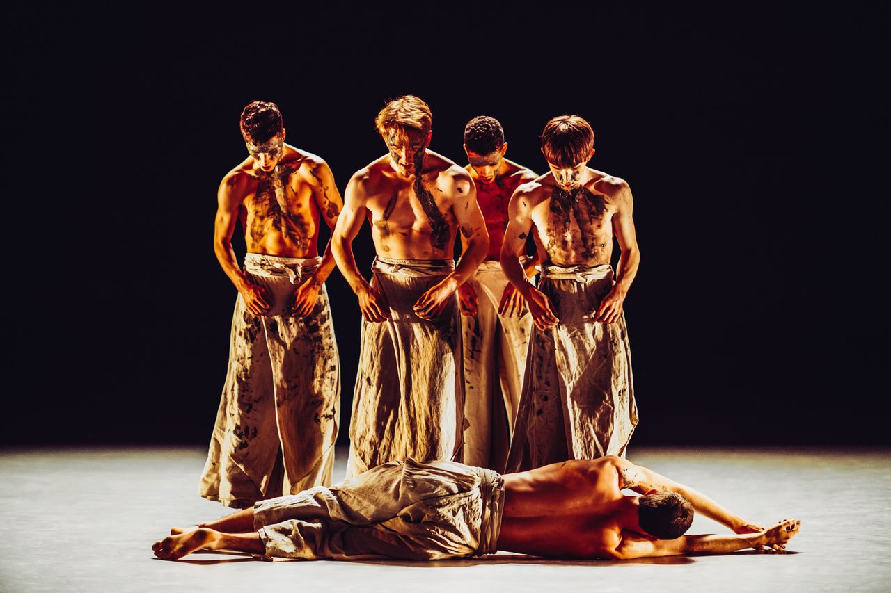 ‘Black Milk’ van Ohad Naharin, te zien in het programma ‘Standalone’ van Nederlands Dans Theater 2.