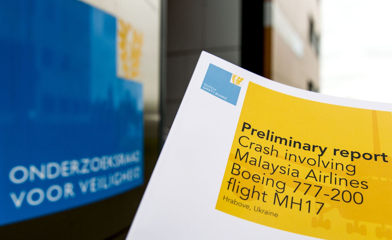 Het rapport van de Onderzoeksraad voor Veiligheid (OVV) met de eerste bevindingen over de oorzaak van de vliegramp met vlucht MH17 in Oekraine.