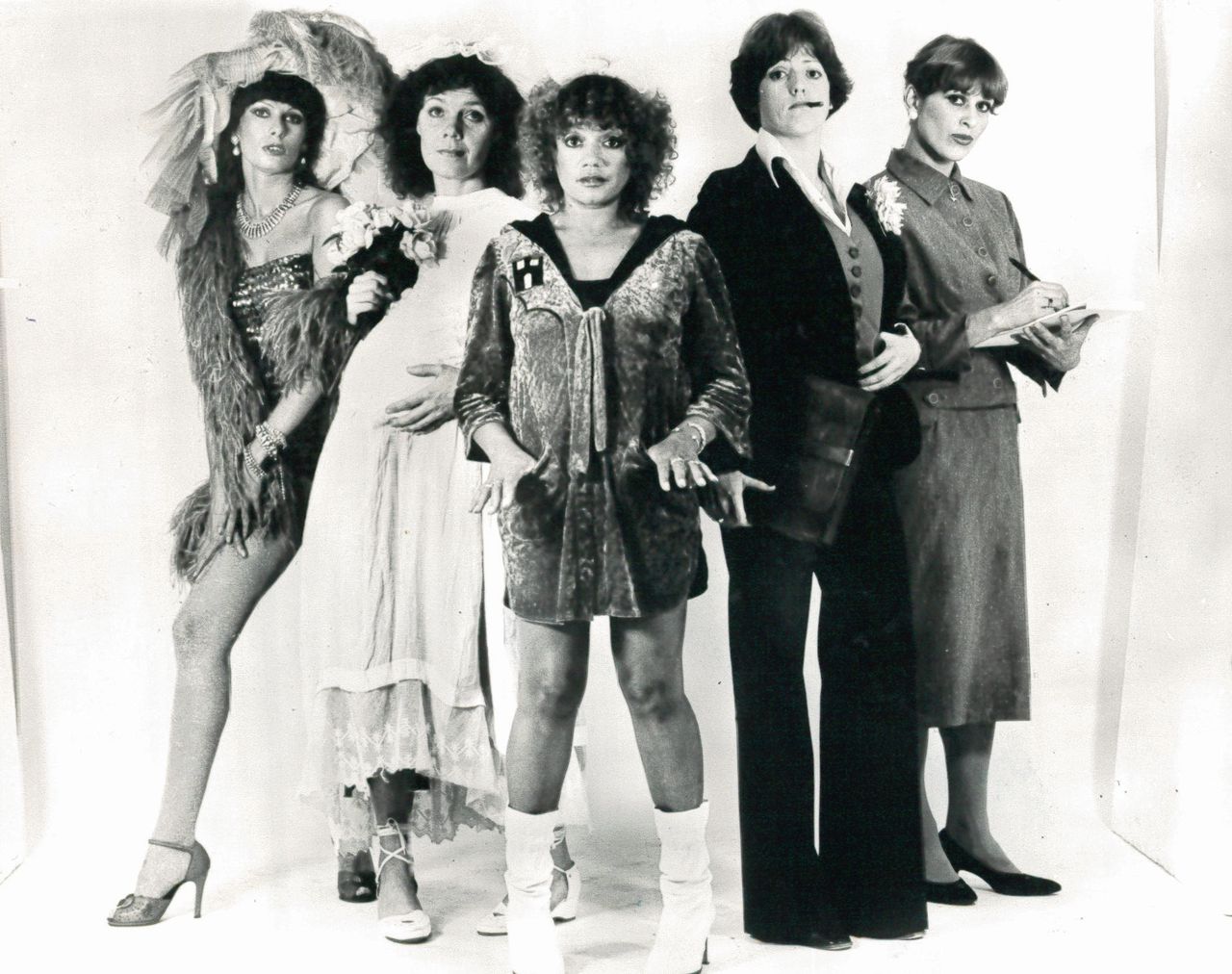 Links: Natascha Emanuels; Boven: Cabaret Natascha Emanuels speelde in 1980 het programma Medianeuroze