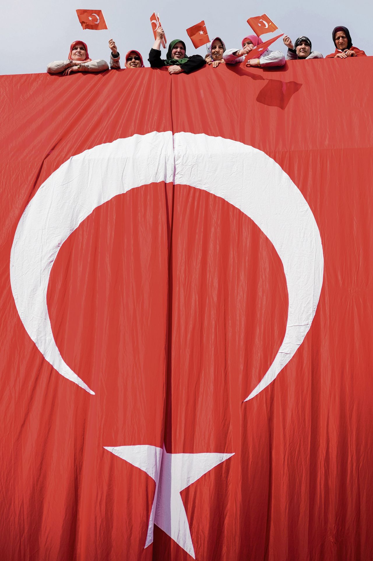 Verdachten van bedreigende teksten op social media: 'Turks is als kauwgom' 