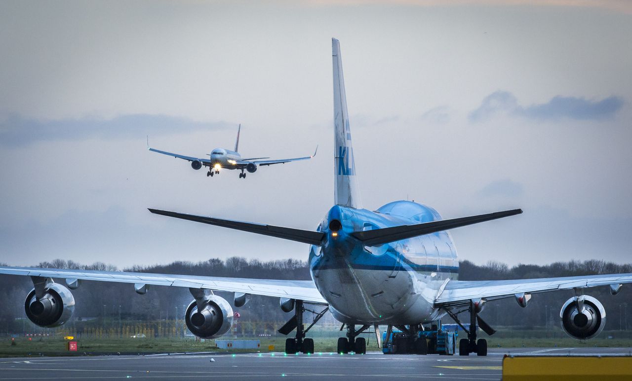 KLM laat weer cabinemedewerker meer op lange vlucht meegaan 