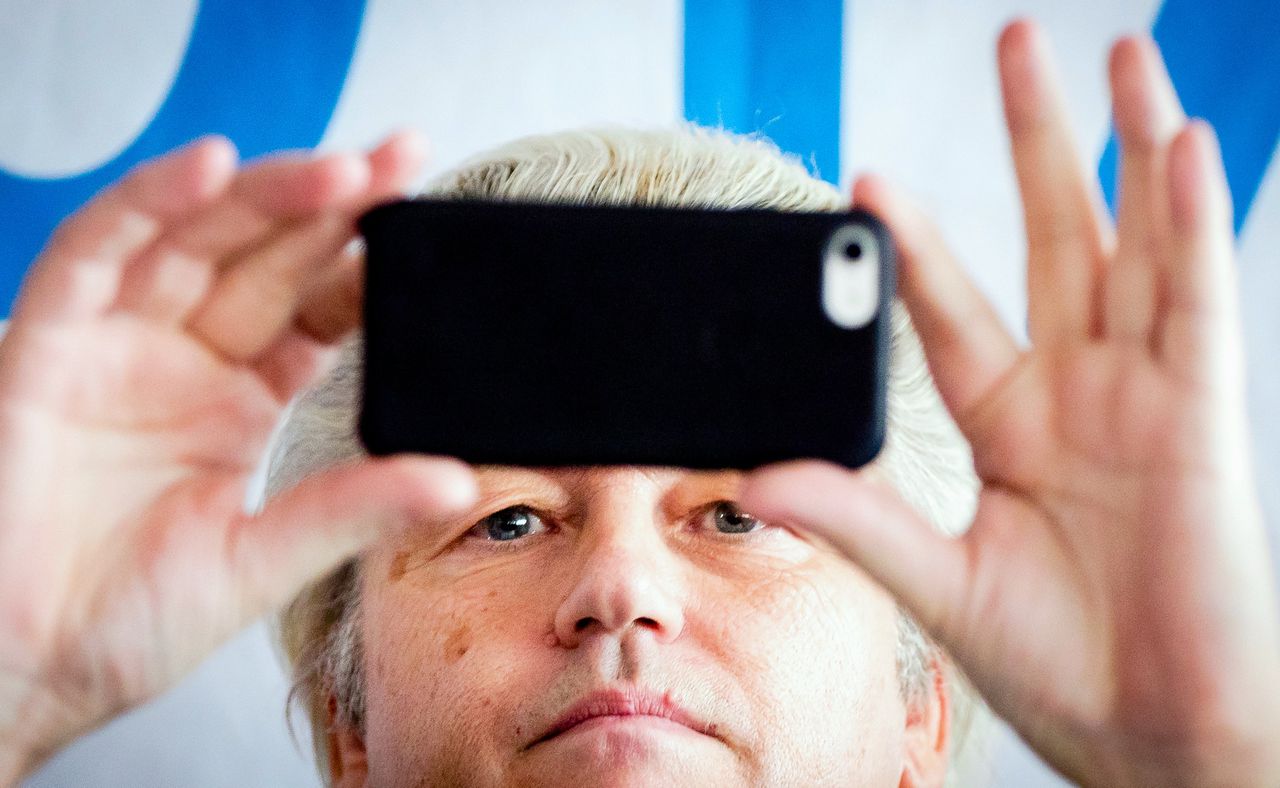 Geert Wilders noemde de tijdelijke blokkade vrijdag op zijn profiel - die ook op die dag moet aflopen - "ongelooflijk". Deze foto werd vorige maand gemaakt bij een persconferentie in de Rhein-Mosel-Halle.