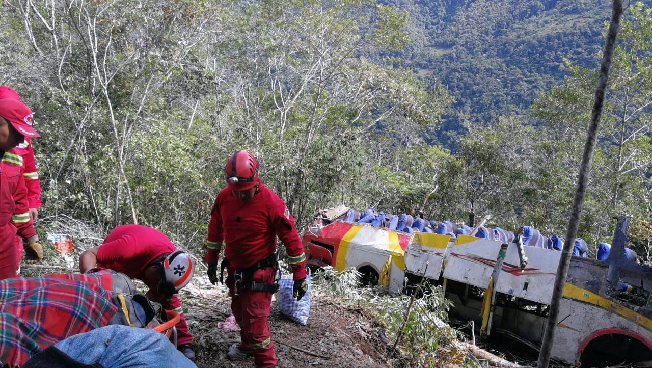 Zeker 25 doden bij ernstig busongeluk Bolivia 