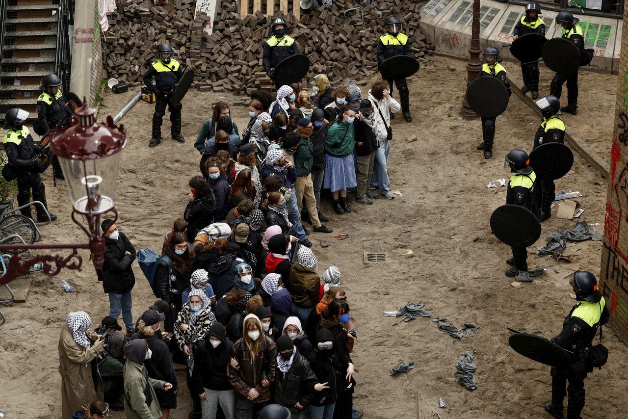 Zo zag Amsterdam eruit bij de protesten op en rond de universiteit NRC