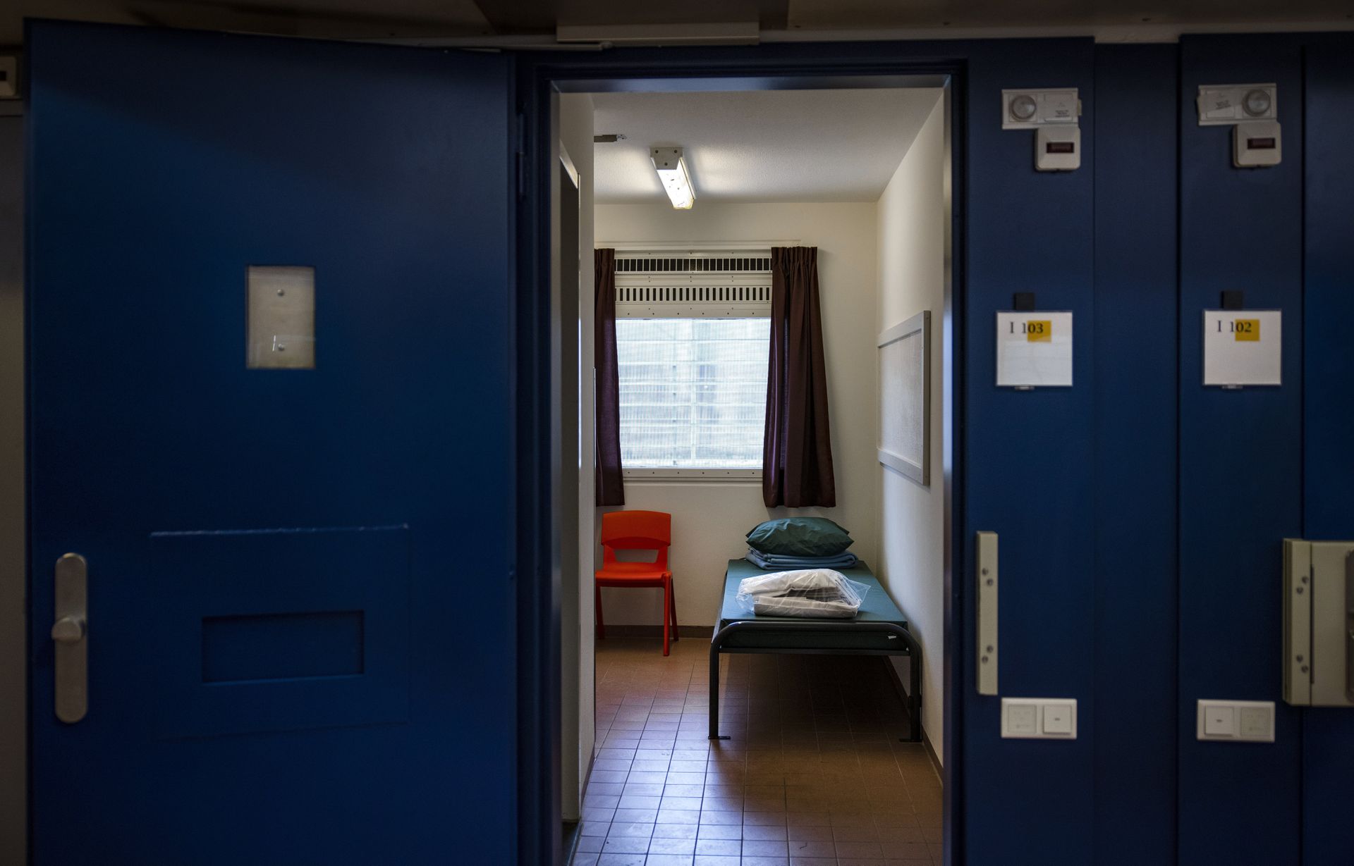 Opinie | Stop met verdere versobering van de gevangenissen - NRC