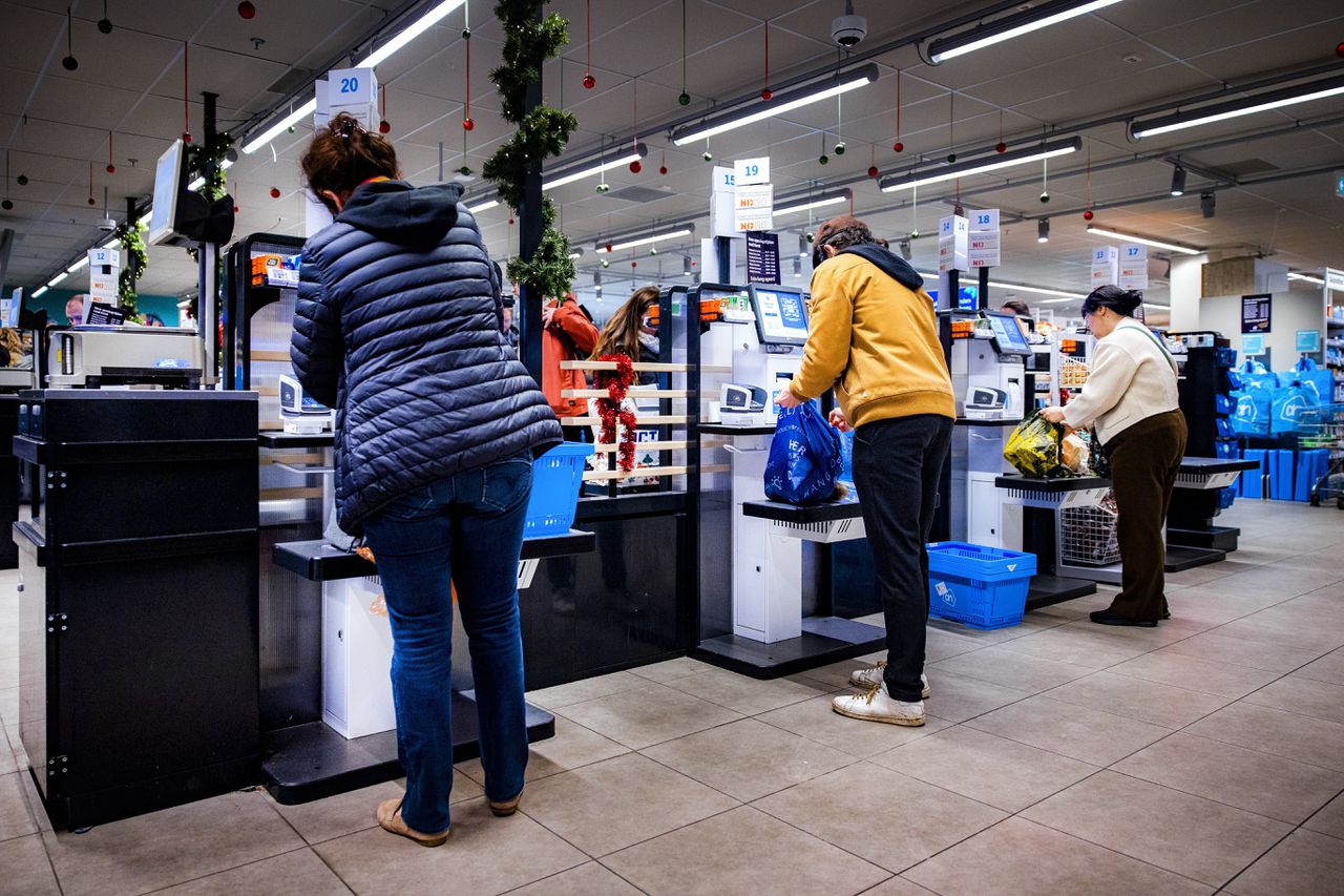 Consumentenbond daagt Albert Heijn voor de rechter vanwege fouten op kassabonnen 