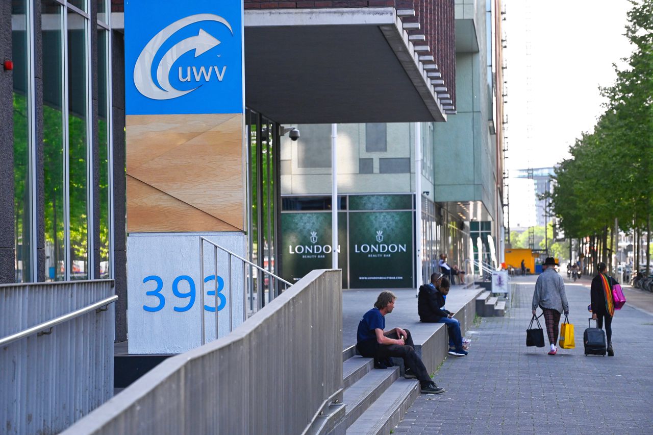 UWV-kantoor in Rotterdam: het aantal bijstandsuitkeringen in de stad is door de crisis weer gestegen naar het niveau van eind 2018.
