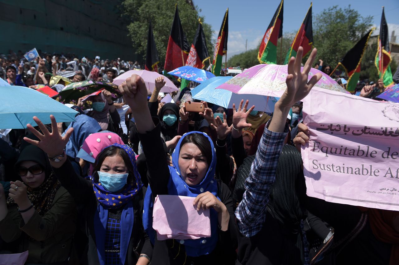 Duizenden de straat op in Kabul om stroomvoorziening 