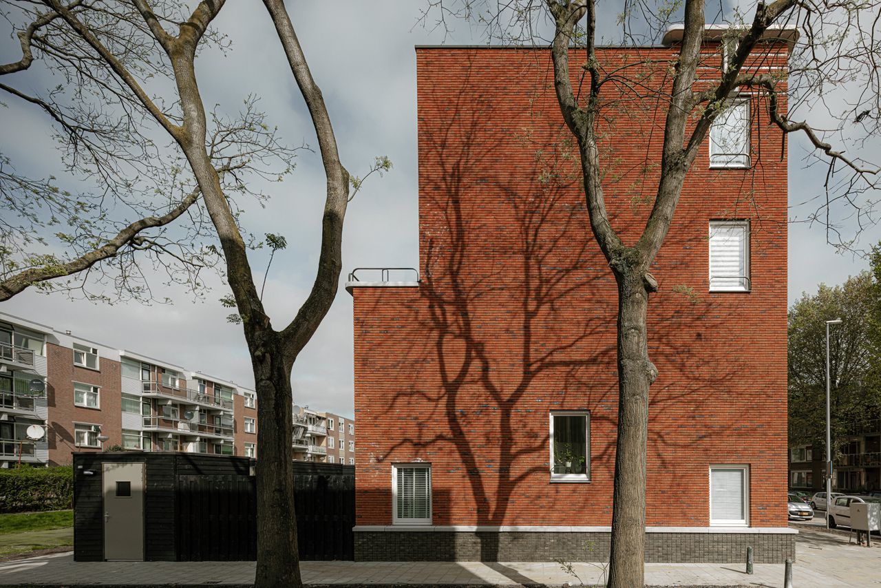 Blok sociale woningen in de Persoonshaven,Rotterdam, ontworpen door Hans van der Heijden