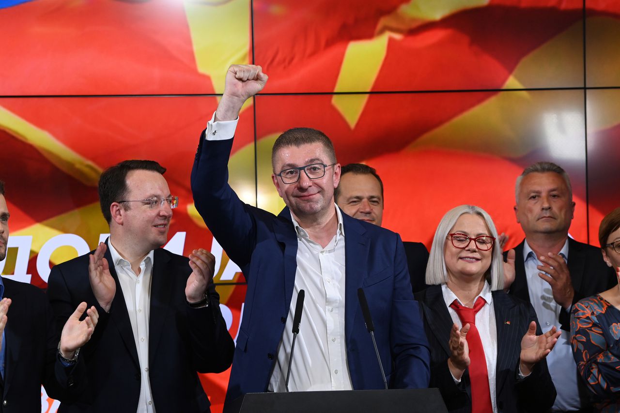 Rechts-nationalistische oppositiepartij VMRO-DPMNE wint verkiezingen in Noord-Macedonië 