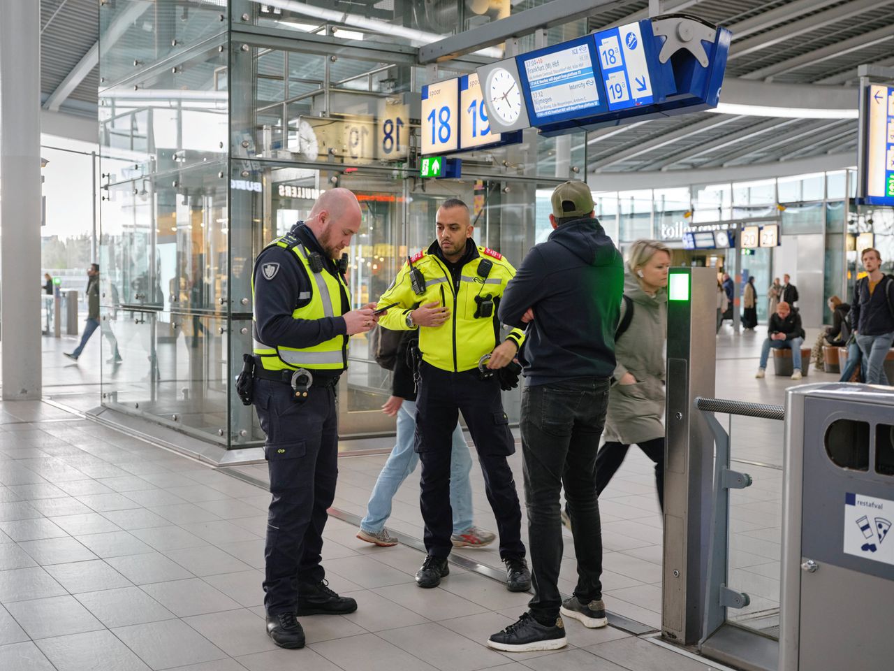 NS wil proef met korte wapenstok