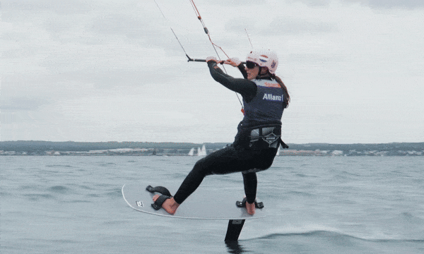 Met een nieuw, snel pak hoopt kitefoiler Annelous Lammerts een olympische medaille te pakken 