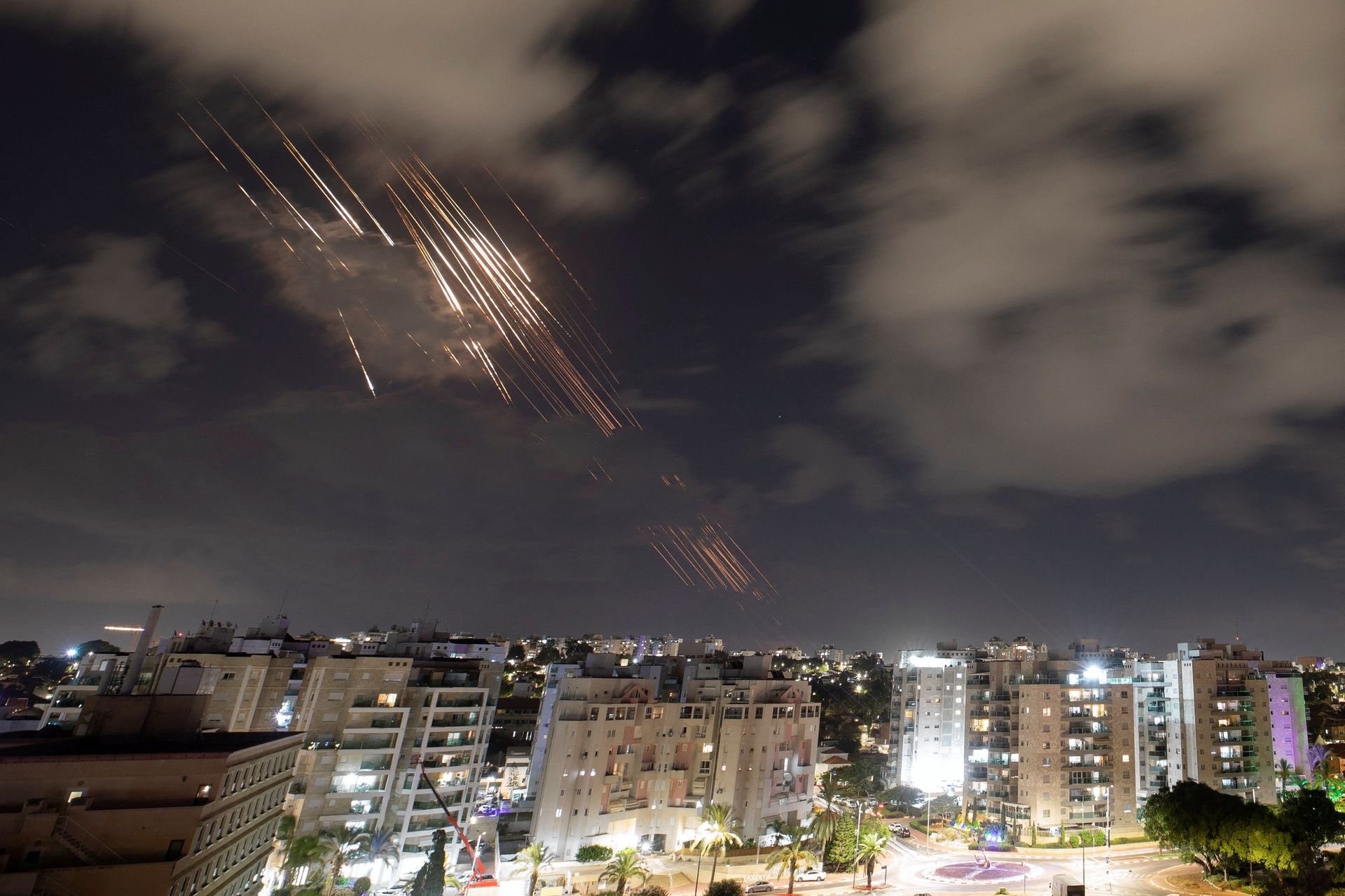 iran-bestookt-isra-l-opnieuw-met-raketten-in-snelle-escalatie-van-de