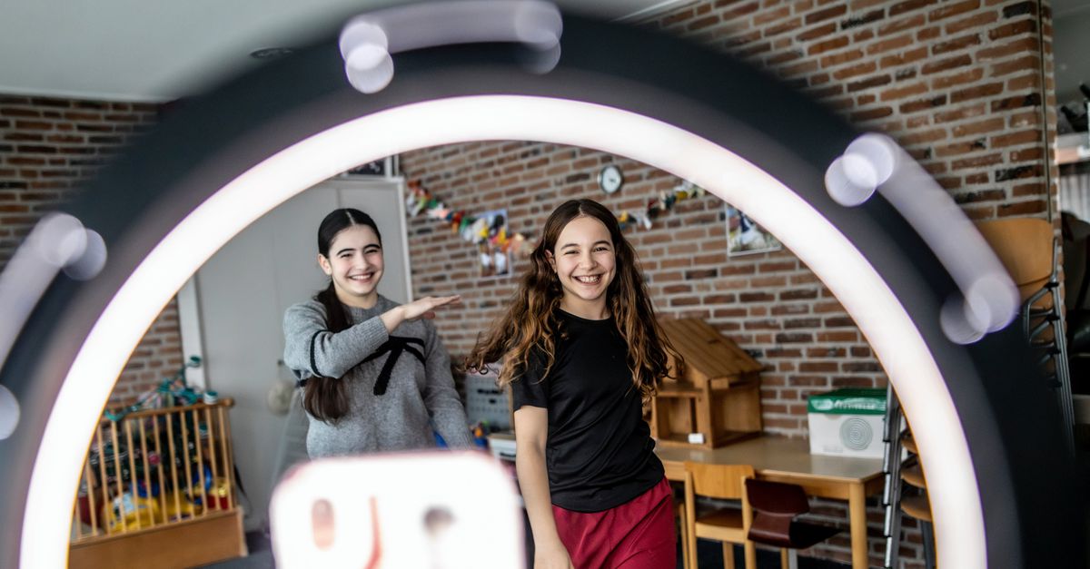 Het kerkasiel in Kampen duurt al bijna een jaar. Door TikTok, privéles en 50 vrijwilligers per dag houdt de familie het vol