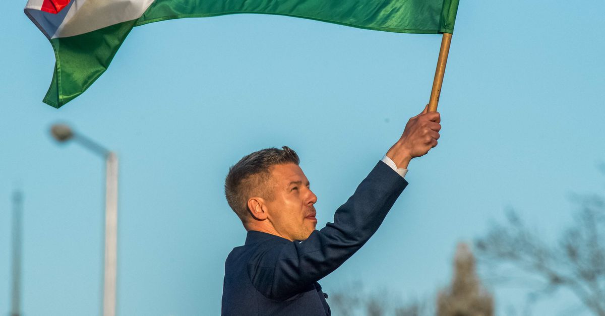 Complotten, valse vlaggen en lekken kenmerken de campagne in Hongarije