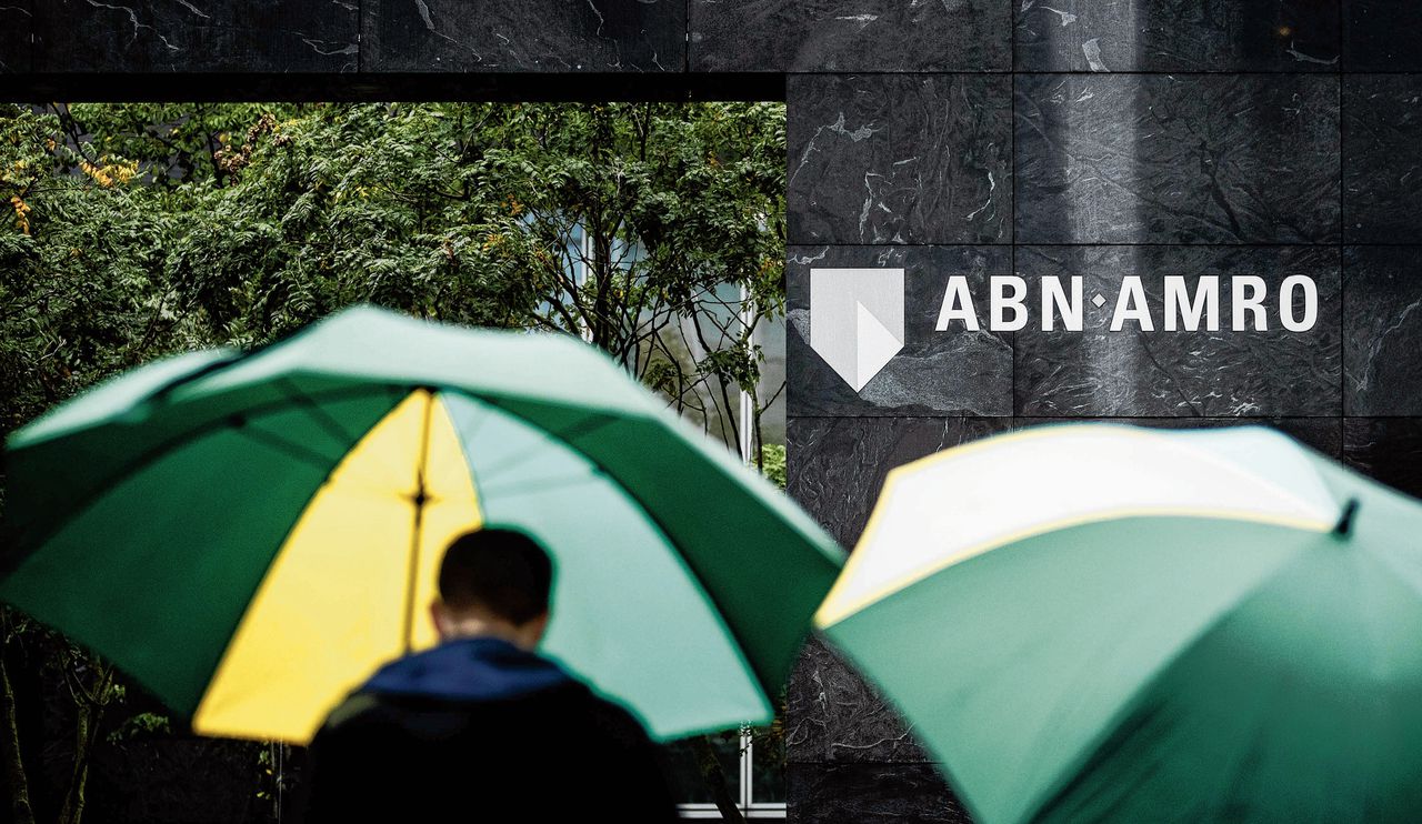 Het hoofdkantoor van ABN Amro. De bank is onderwerp is van een strafrechtelijk onderzoek vanwege gebrekkige witwascontroles.