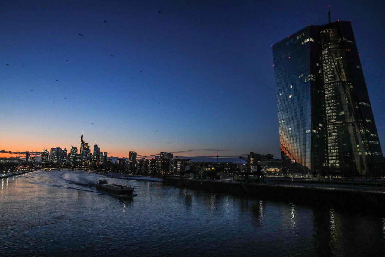 Het hoofdkwartier van de ECB in Frankfurt. In het monetaire beleid van de Europese Centrale Bank krijgt verduurzaming een belangrijkere rol.