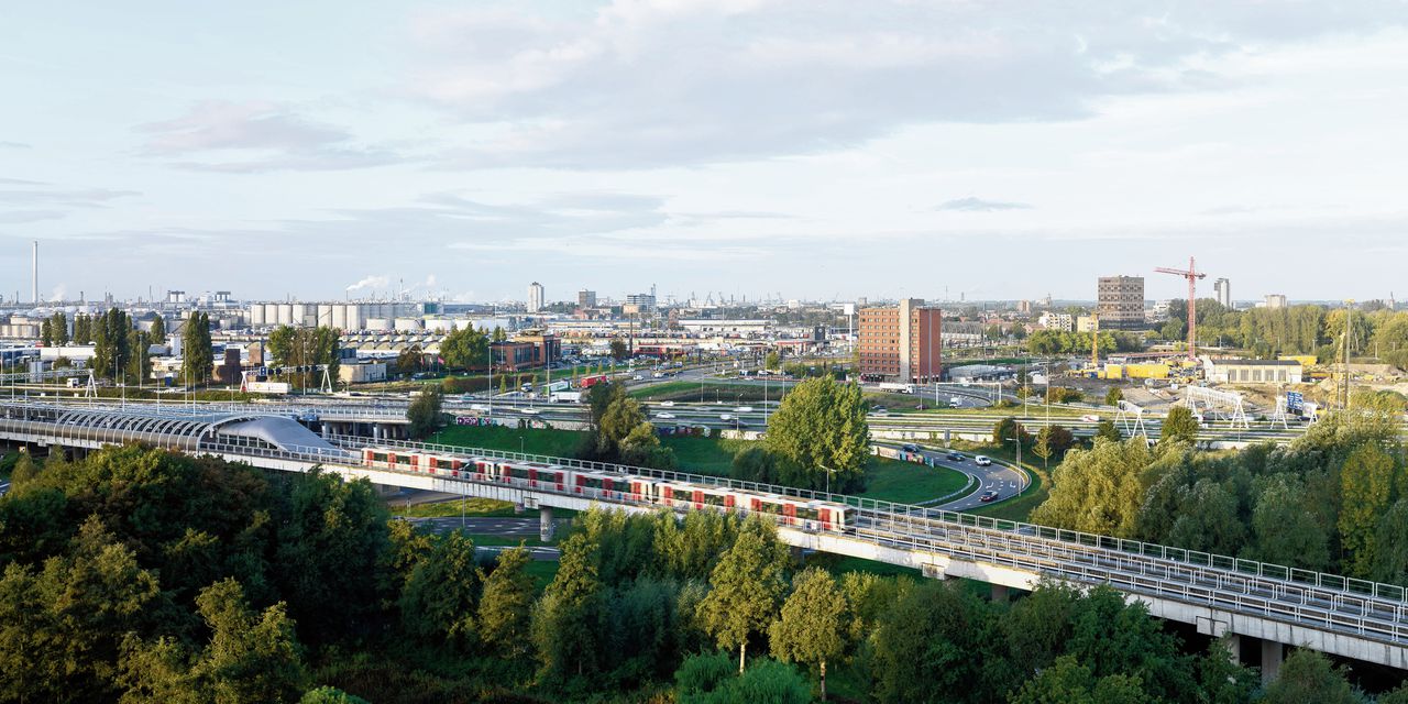 Park Vijfsluizen bij Vlaardingen, waar ondanks geluidsoverlast toch is gebouwd.