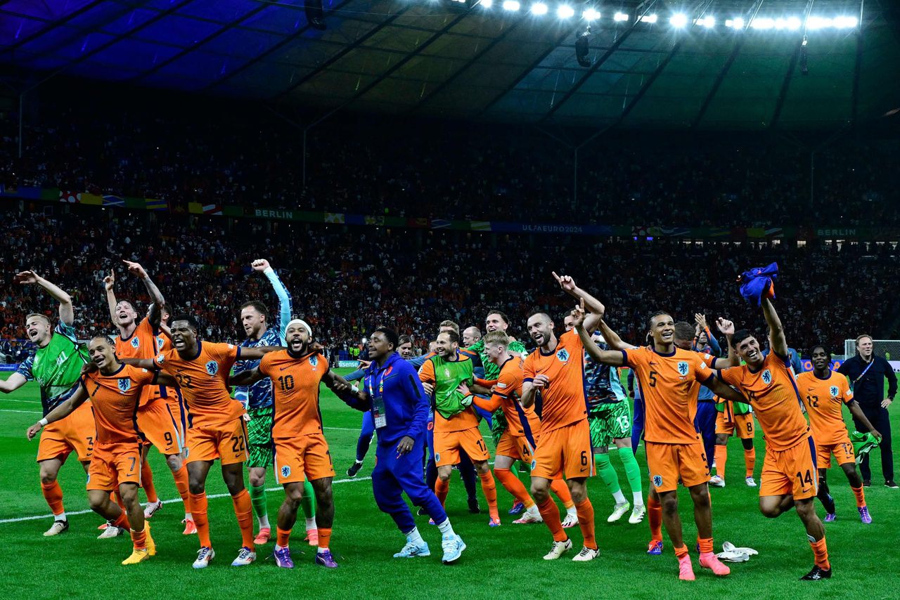 Met veerkracht en geluk wint Oranje spectaculaire kwartfinale van Turkije 