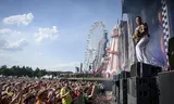 Douwe Bob tijdens een optreden op het Zwarte Cross-festival. Foto Emiel Muijderman / ANP