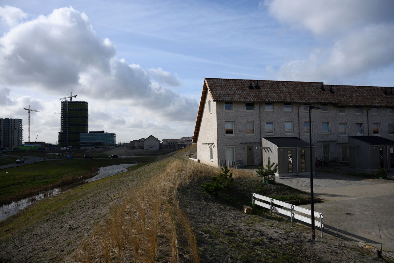 De nieuwbouwwijk Duin in Almere. In het naastgelegen stadsdeel Almere Pampus moeten er, als het aan regeringspartijen CDA en D66 ligt, 25.000 woningen verschijnen om iets aan het oplopende woningtekort te doen.