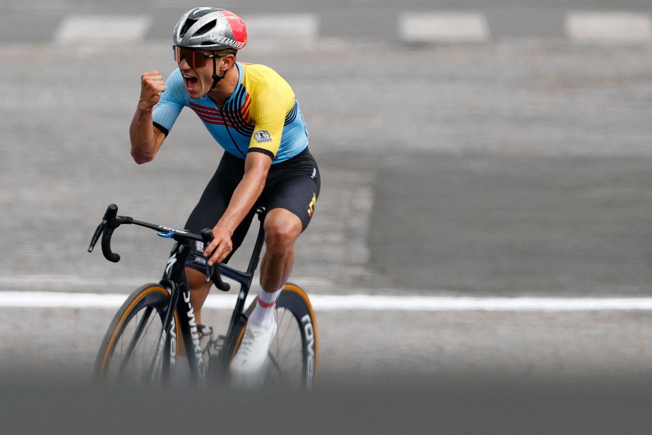 Mathieu van der Poel berust in de olympische dubbelslag van Remco Evenepoel: ‘Het is zijn verdienste dat hij hier wint’ 