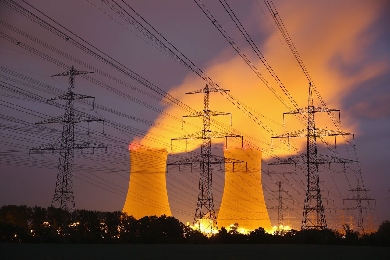 De kerncentrale in Grafenrheinfeld in juni 2015, kort voordat deze buiten gebruik werd gesteld; Duitsland wil in 2022 al zijn nucleaire centrales gesloten hebben. Foto Sean Gallup/Getty Images