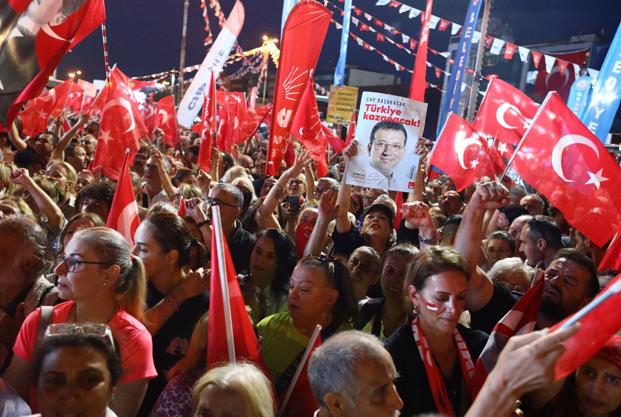 Wederom burgemeester van grootste Turkse oppositiepartij CHP opgepakt, ontkent aantijging corruptie