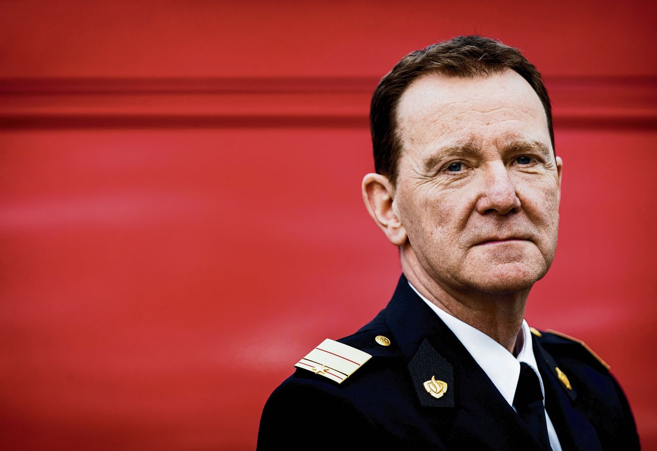 Commandant Leen Schaap van Brandweer Amsterdam Amstelland wil rechttrekken wat decennialang scheef is gegroeid.