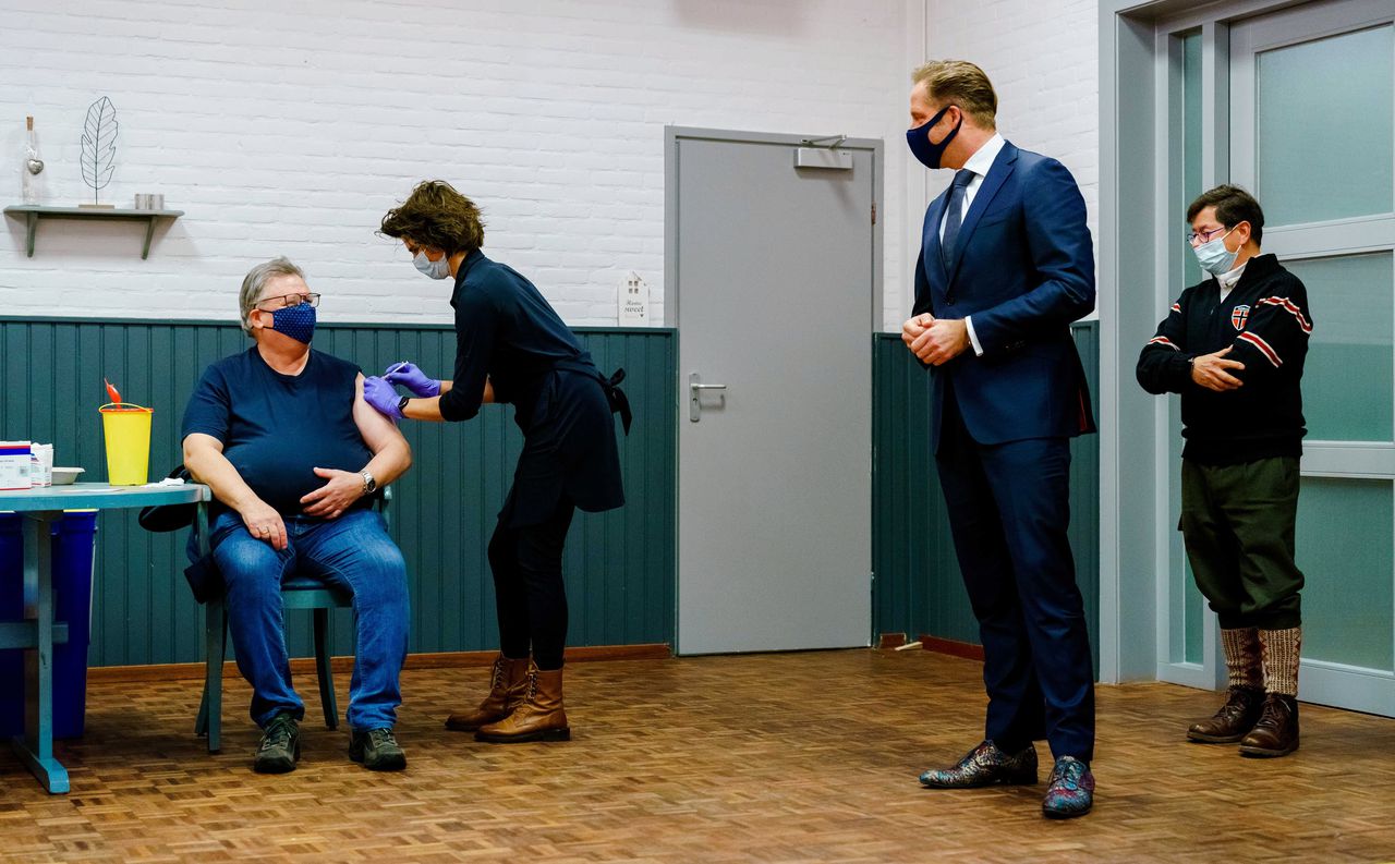 Inenten Gaat Vooral Ouderen Niet Snel Genoeg Nrc