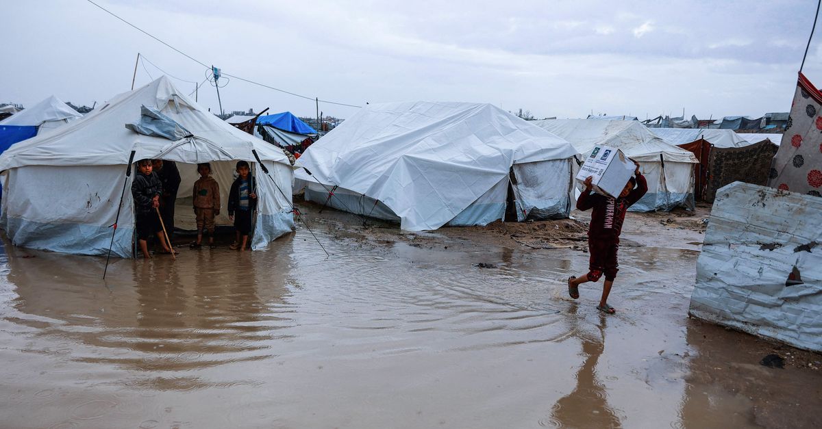 Gaza kampt met doorweekte tenten, ingestorte woningen en overstroomde straten