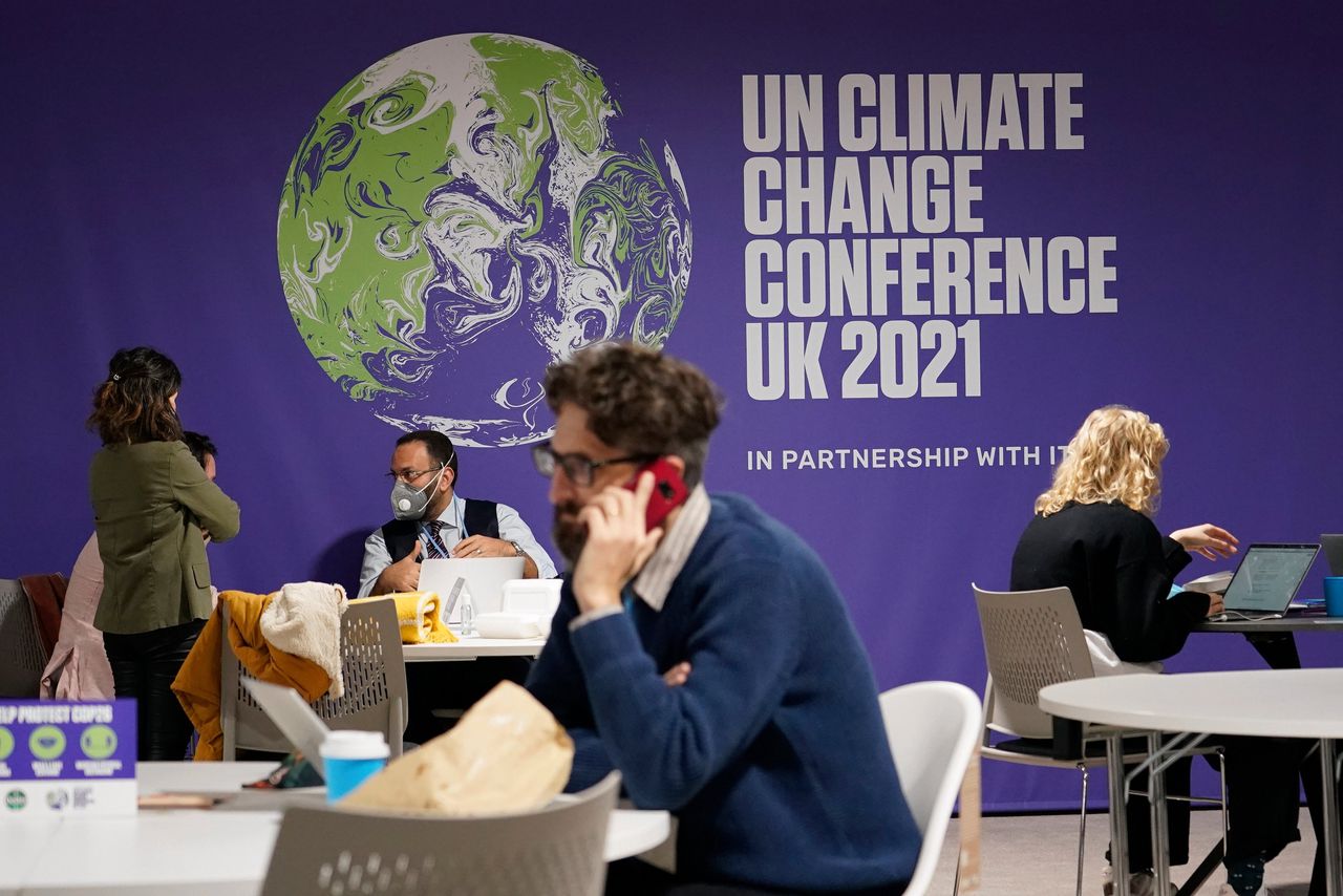 Deelnemers aan de klimaatconferentie COP26 in Glasgow op zaterdag.