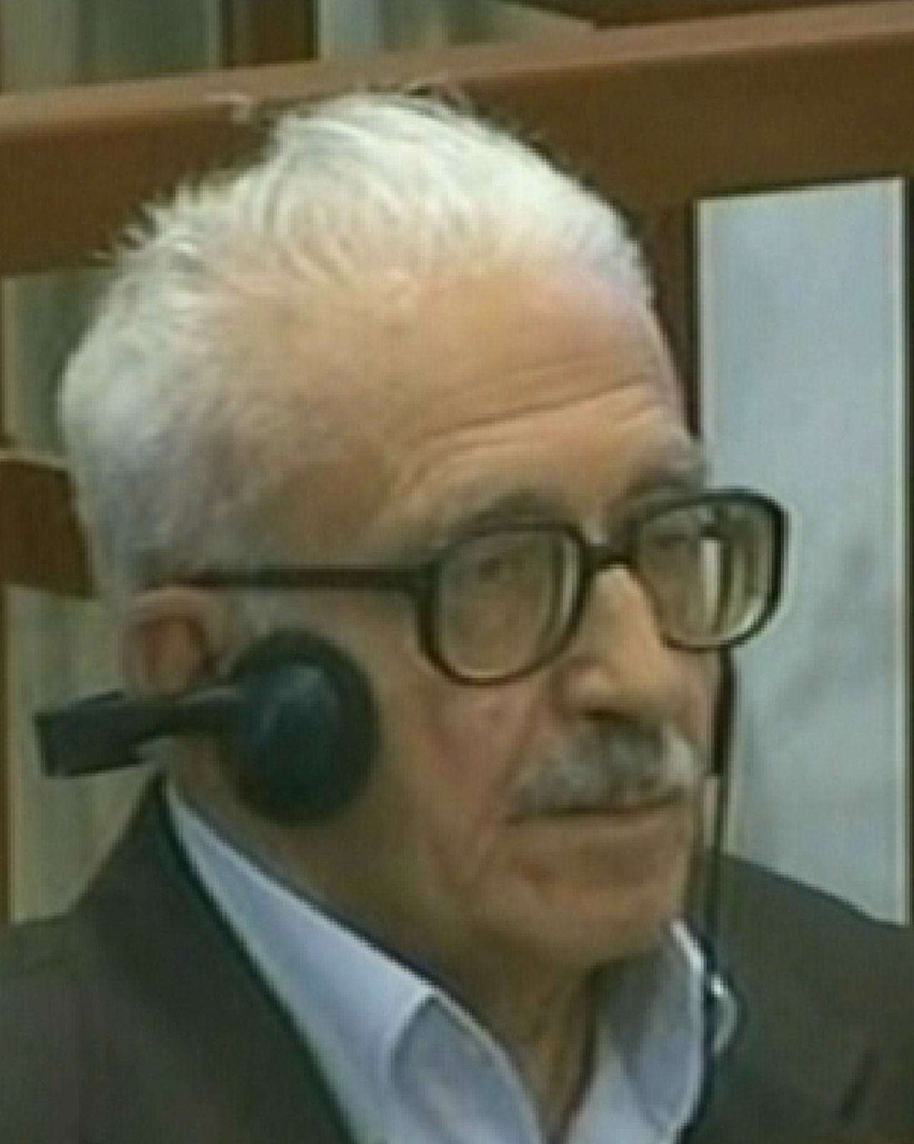 Tariq Aziz Foto AFP In This image taken from al-Iraqiya Television station on April 29 2008, Tareq Aziz, former Iraqi Deputy Prime Minister and the international face of hanged Iraqi president Saddam Hussein's regime, is seen sitting in the dock at an undisclosed location in Baghdad. Along with six other defendants, Aziz went on trial today on charges of executing 42 Baghdad businessmen in 1992 that could see him sentenced to death