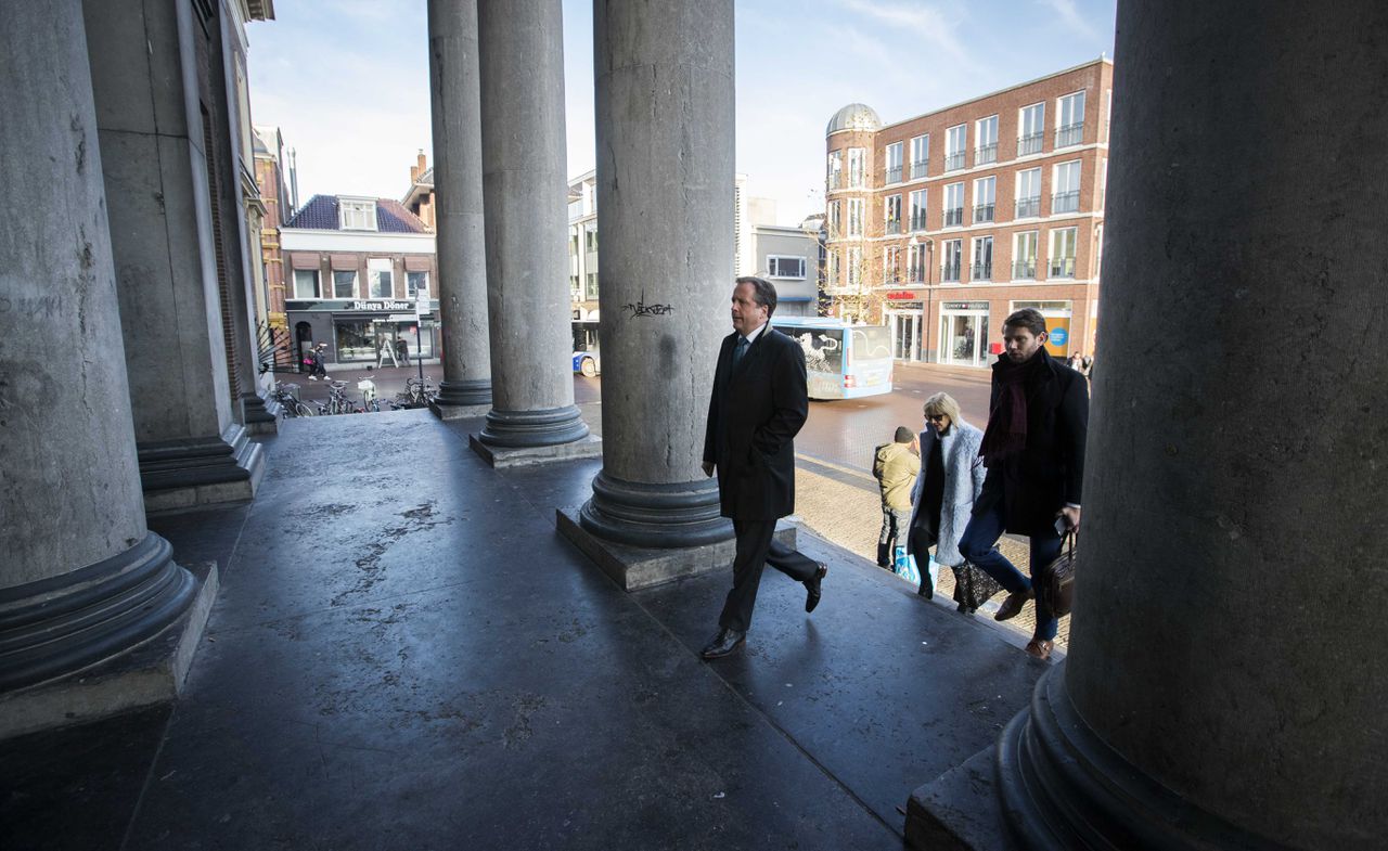 Alexander Pechtold dinsdagochtend bij aankomst bij het gerechtshof in Leeuwarden.