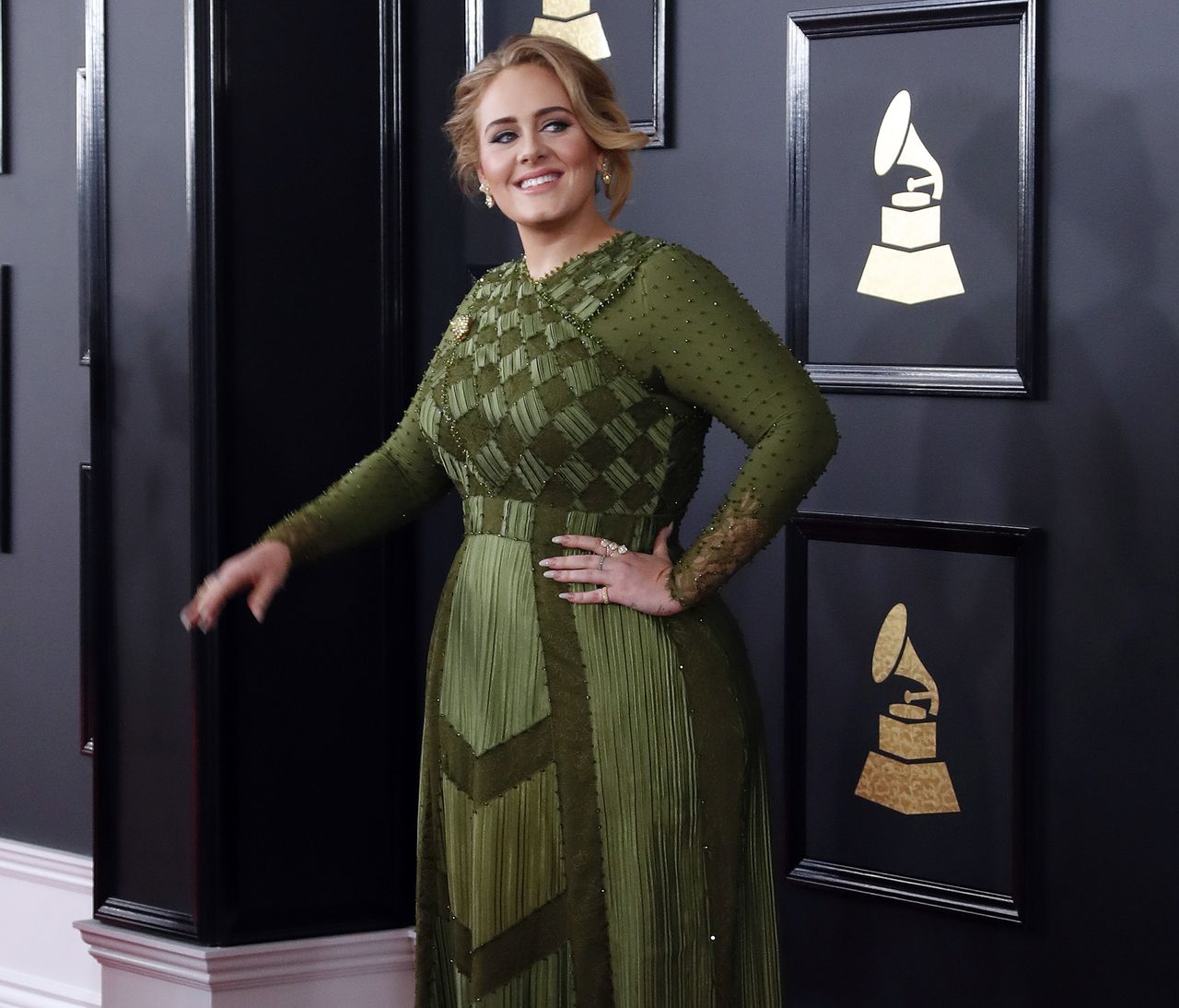 De grote winnaar van de 59ste Grammy Awards, Adele, bij het Staples Center in Los Angeles.